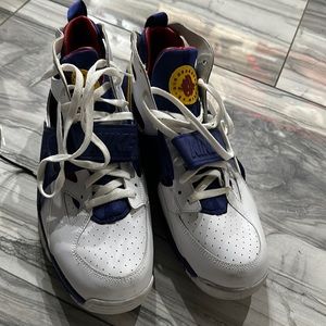 Nike huarache lightly worn size 14 no original box.